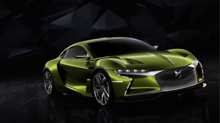 A aposta da Citroen entre os carros elétricos é o DS E-Tense, capaz de produzir 400 cavalos por meio de suas bateria de lithium-ion que ficam debaixo do carro.