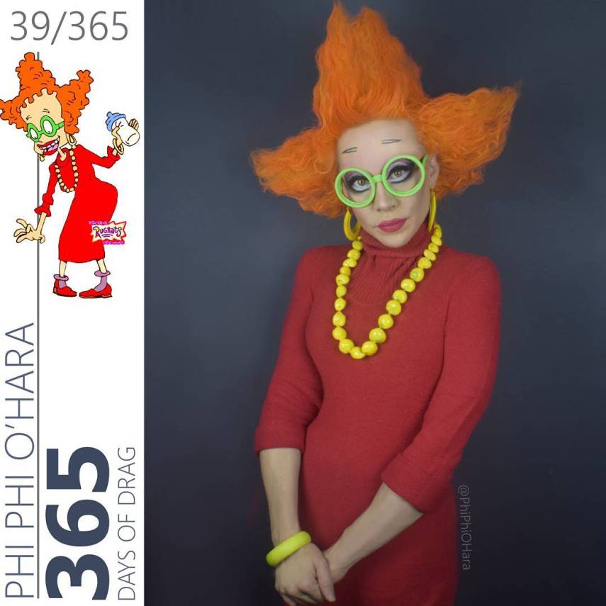 Com mais de 180 mil seguidores no Instagram, a drag queen Phi Phi O'Hara mostra diariamente a seus fãs um look por dia. Entre várias fantasias bem trabalhadas, ela também mostra inspirações em diversos personagens de desenhos dos anos 90 que marcaram a infância de muitas pessoas. Separamos algumas de seu Instagram para você ver.