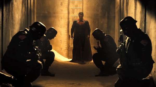 Em outro trecho dos pesadelos de Batman, Superman é visto como um vilão que perde seu caráter e monta um exército para controlar a Terra após a morte de Lois Lane. O roteiro é inspirado em detalhes nos quadrinhos e game Injustice.