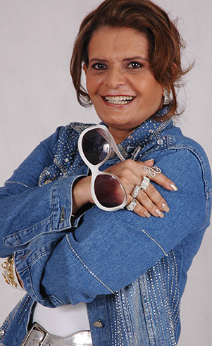 Após mais de 20 anos sob o teto da TV Globo, Cristiana Oliveira deixa a emissora carioca para se juntar ao time de novelas da Record. E não é de hoje que a concorrente da rede carioca tem investido pesado em sua teledramaturgia, tanto a atriz deve reencontrar vários ex-colegas circulando pelos estúdios do RecNov, núcleo de estúdios no Rio de Janeiro.  São tantos atores que trocaram a Globo pela Record que fizemos uma lista para relembrar alguns fizeram essa transição, contando nomes como Marcelo Serrado e Andréia Horta, que fizeram trabalhos lá, mas retornaram à emissora do Rio. Veja. 