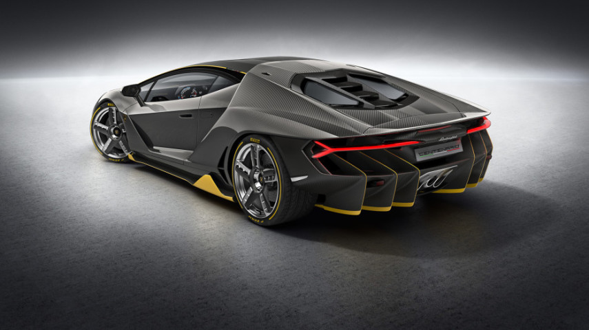 Para marcar o centenário de Ferruccio Lamborghini, um carro épico: Centenario. Um supercarro com motor V12 aspirado que produz 770 cavalos. O preço? US$ 1,9 milhão.
