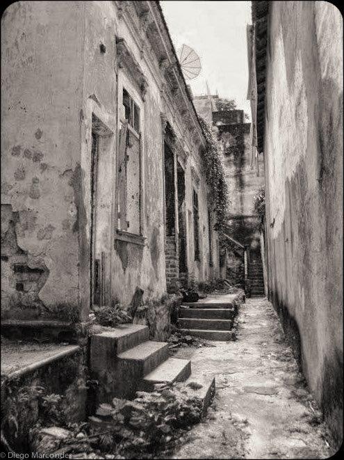 Imagem antiga de casarão abandonado na Lapa
