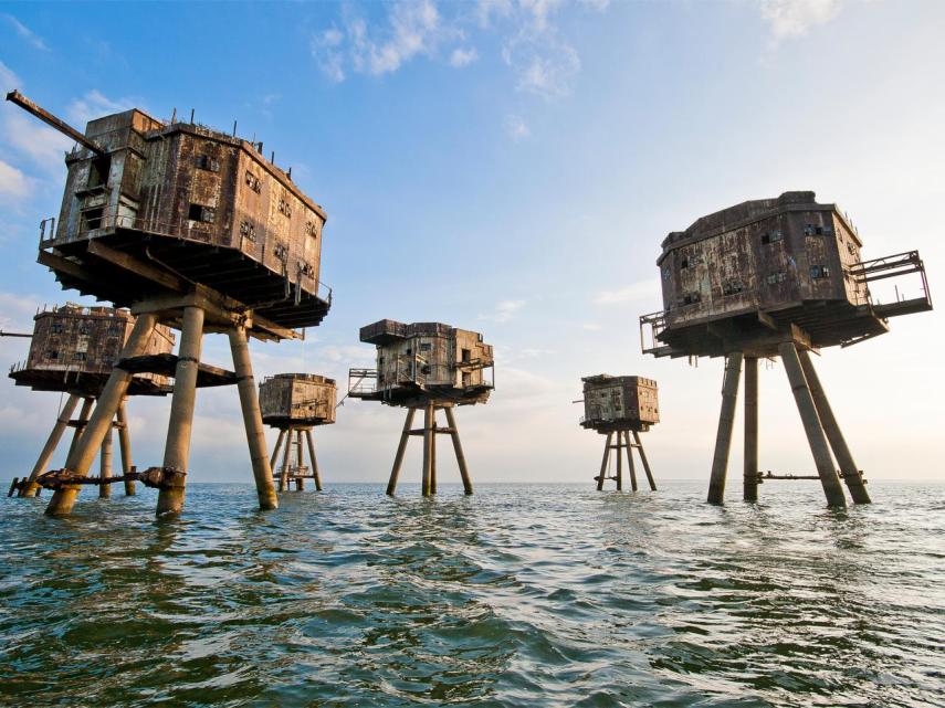 Localizado a 16km da costa do Rio Tâmisa, estas plataformas foram costruídas para abrigar armas e fazer disparos durante a Segunda Guerra Mundial. Fora de uso, os fortes agora podem ser visitados em expedições de barco dependendo da maré e das condições do tempo.