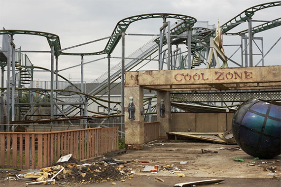 Um parque de diversões da rede Six Flags está abandonado na cidade turística de New Orleans depois ter sofrido muitos danos com o furacão Katrina, em agosto de 2005. Desativado, ele agora é um ponto popular para exploradores urbanos