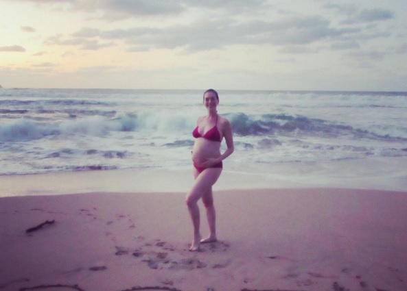 Anne Hathaway espera seu primeiro filho, fruto do casamento com Adam Shulman.
