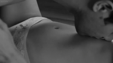 A chave é prestar total atenção no corpo do outro. Quanto mais controle você tiver e mais se concentrar em acariciar e beijar cada canto do corpo, mais intensa será a sensação de prazer para ambos.
