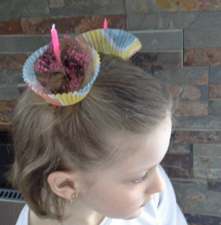 Transformar cabelo em donut, cupcake e garrafa de refrigerante virou moda entre as crianças!
