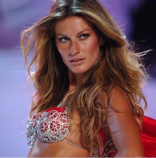 Gisele desfilou pela 1ª vez no Victoria's Secret Fashion Show em 1999 e esteve nas passarelas da marca por 8 anos. 