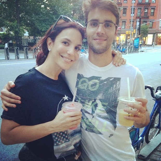 Nutricionista é 13 anos mais novo do que a cantora e musa do axé. Casal tem um filho chamado Marcelo