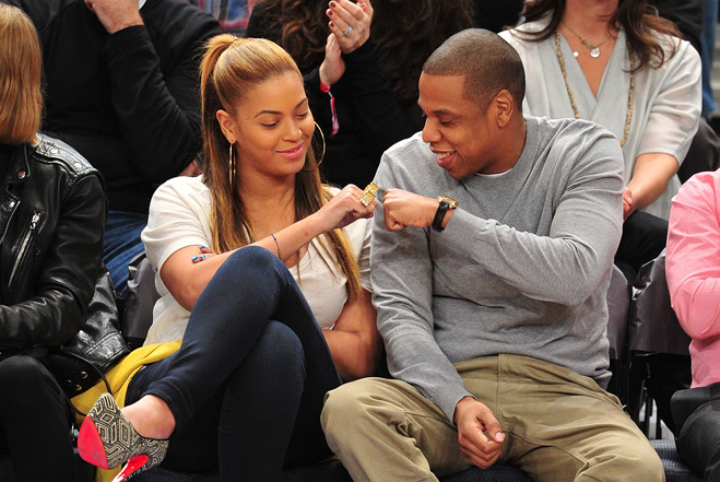 Beyoncé e Jay-Z são super parceiros, tanto no amor como na música. Eles estão juntos há treze anos e são casados há sete. Eles são pais da pequena Blue Ivy. 