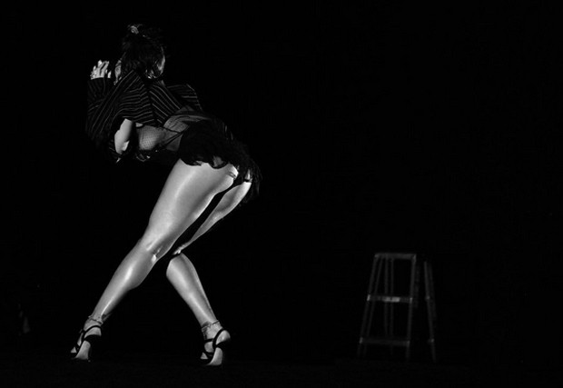 Rihanna em clipe de Kiss It Better