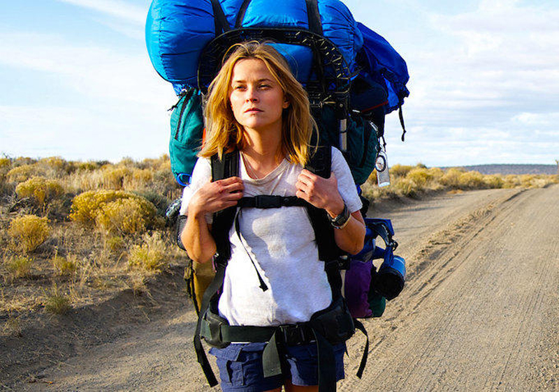  Cheryl Strayed (Reese Witherspoon) vence medos e decide encarar o mundo na natureza selvagem, em uma trilha pela costa do oceano Pacífico. O trajeto é geralmente percorrido por homens, mas a jovem não se inibe, e descobre sozinha a força e independência que toda mulher pode ter