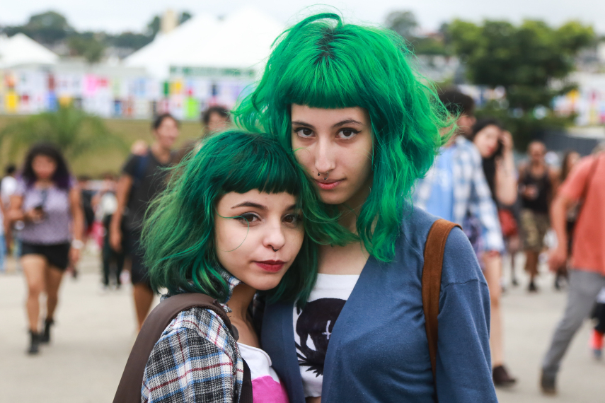 Cores, cores e mais cores. Além de se vestir com estilo, público do Lollapalooza esbanjou no colorido dos cabelos.