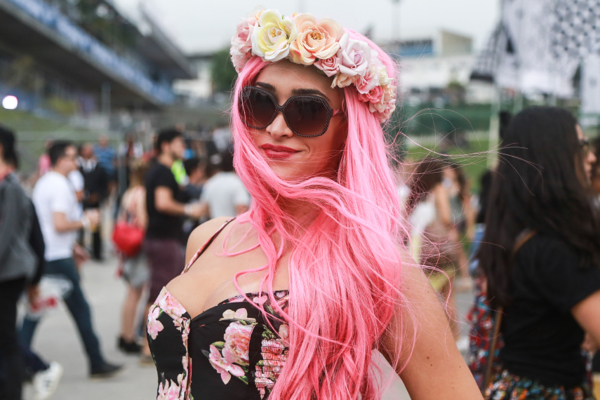 Cores, cores e mais cores. Além de se vestir com estilo, público do Lollapalooza esbanjou no colorido dos cabelos.