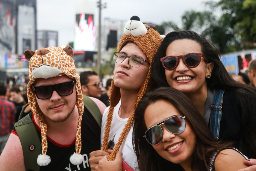 Público encarna bichinhos fofos com fantasias no Lollapalooza