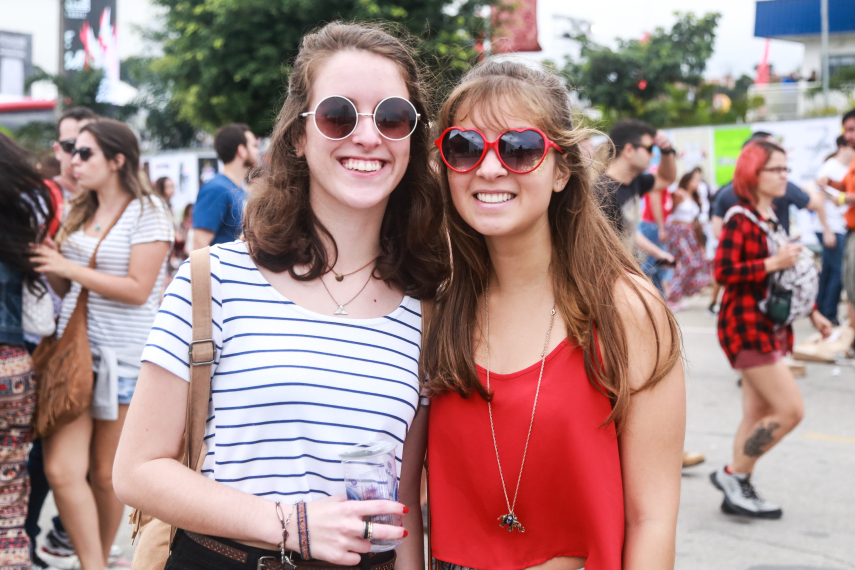 O público do Lollapalooza 2016 caprichou no visual para curtir os shows realizados no Autódromo de Interlagos, em São Paulo, neste sábado (12)