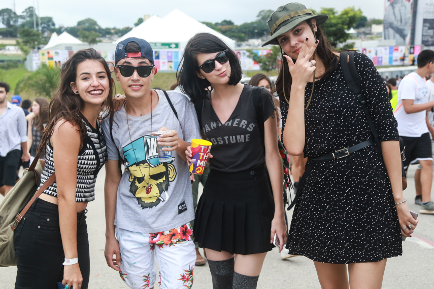 O público do Lollapalooza 2016 caprichou no visual para curtir os shows realizados no Autódromo de Interlagos, em São Paulo, neste sábado (12)