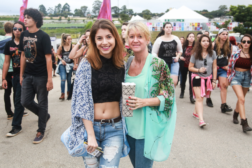 O público do Lollapalooza 2016 caprichou no visual para curtir os shows realizados no Autódromo de Interlagos, em São Paulo, neste sábado (12)