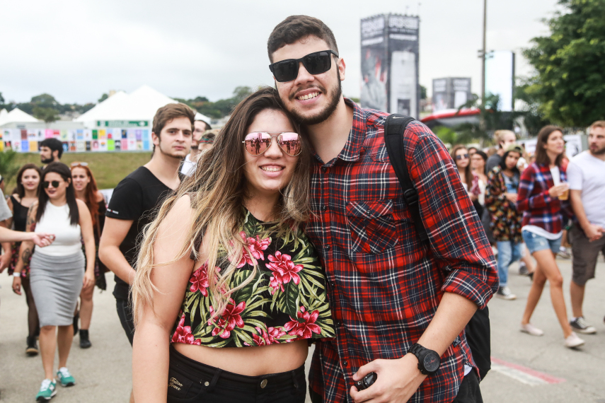 O público do Lollapalooza 2016 caprichou no visual para curtir os shows realizados no Autódromo de Interlagos, em São Paulo, neste sábado (12)