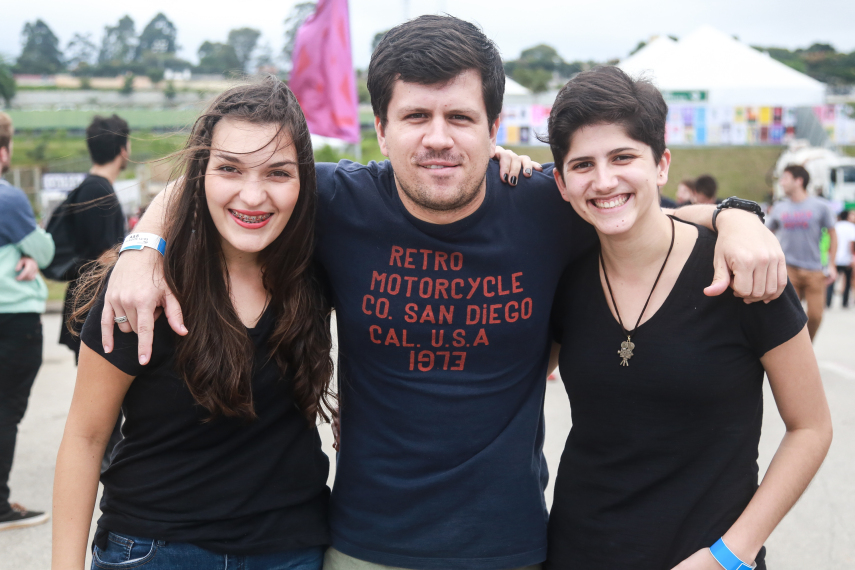 O público do Lollapalooza 2016 caprichou no visual para curtir os shows realizados no Autódromo de Interlagos, em São Paulo, neste sábado (12)