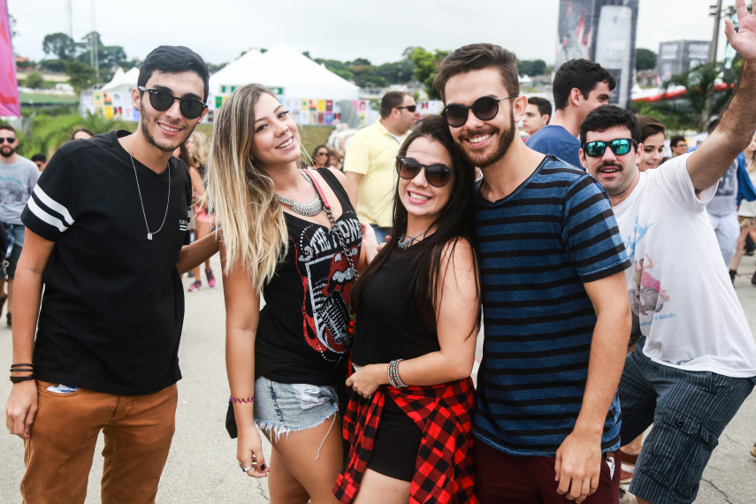 O público do Lollapalooza 2016 caprichou no visual para curtir os shows realizados no Autódromo de Interlagos, em São Paulo, neste sábado (12)