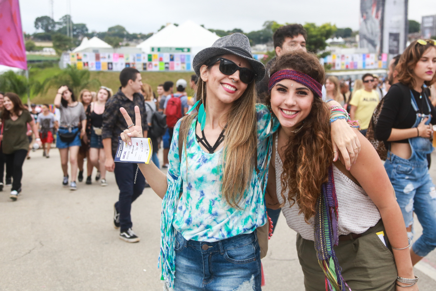 O público do Lollapalooza 2016 caprichou no visual para curtir os shows realizados no Autódromo de Interlagos, em São Paulo, neste sábado (12)