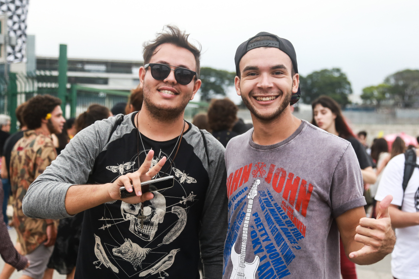 O público do Lollapalooza 2016 caprichou no visual para curtir os shows realizados no Autódromo de Interlagos, em São Paulo, neste sábado (12)