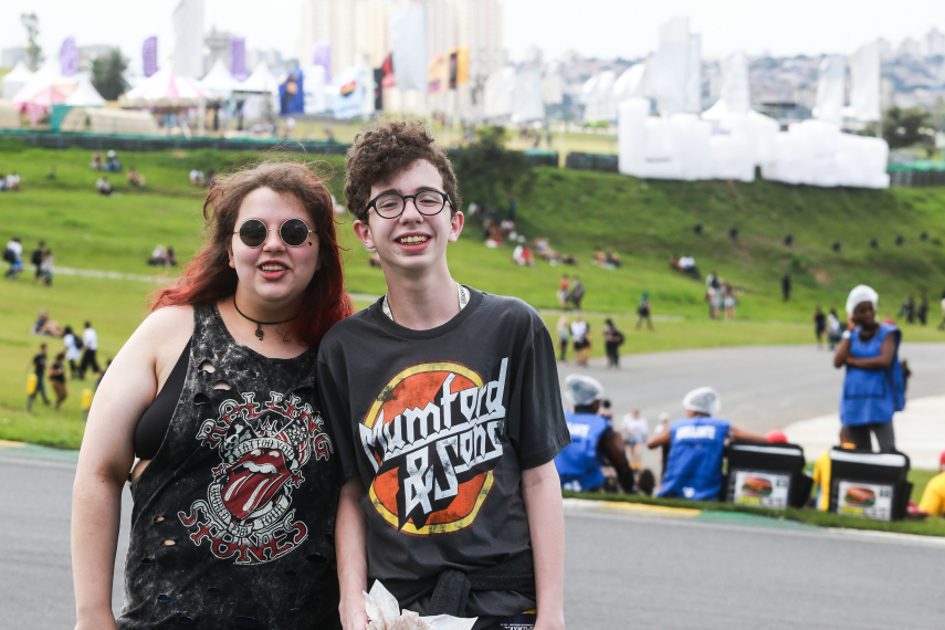 O público do Lollapalooza 2016 caprichou no visual para curtir os shows realizados no Autódromo de Interlagos, em São Paulo, neste sábado (12)