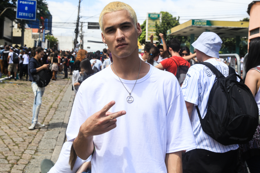 O público do Lollapalooza 2016 caprichou no visual para curtir os shows realizados no Autódromo de Interlagos, em São Paulo, neste sábado (12)