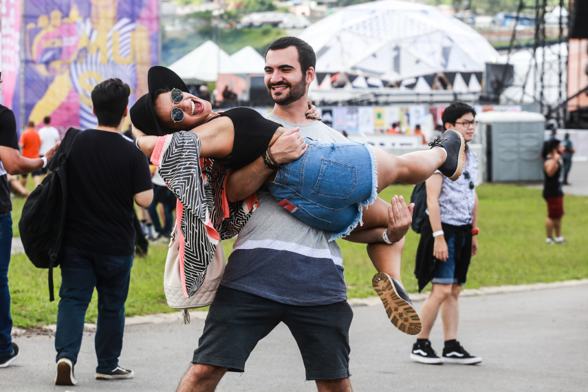 O público do Lollapalooza 2016 caprichou no visual para curtir os shows realizados no Autódromo de Interlagos, em São Paulo, neste sábado (12)