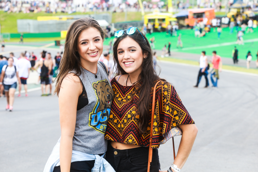 O público do Lollapalooza 2016 caprichou no visual para curtir os shows realizados no Autódromo de Interlagos, em São Paulo, neste sábado (12)