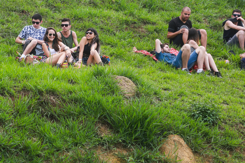 O público do Lollapalooza 2016 caprichou no visual para curtir os shows realizados no Autódromo de Interlagos, em São Paulo, neste sábado (12)