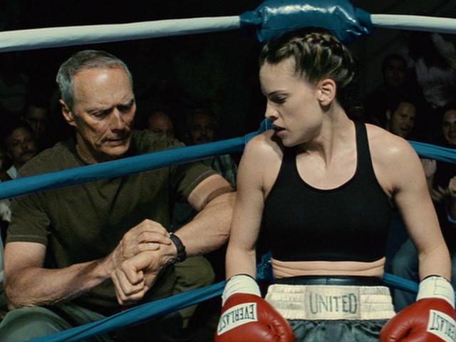  Maggie Fitzgerald (Hilary Swank) é uma jovem determinada que enfrenta sem medo o universo ainda predominantemente masculino que é o boxe. Maggie luta para realizar seus sonhos no ringue, enfrenta preconceitos e dificuldades, sem desistir