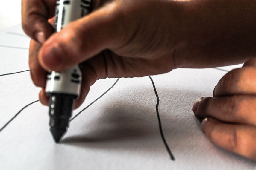 Paul Dodd e o filho Kylan fizeram uma parceria para criar arte abstrata