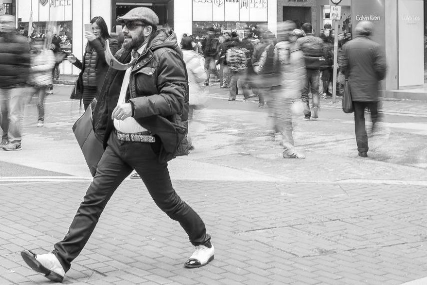 O espanhol Miguelitor tenta capturar as expressões e os sentimentos das pessoas através de fotos feitas sem aviso