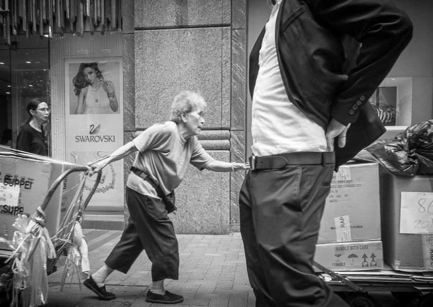 O espanhol Miguelitor tenta capturar as expressões e os sentimentos das pessoas através de fotos feitas sem aviso