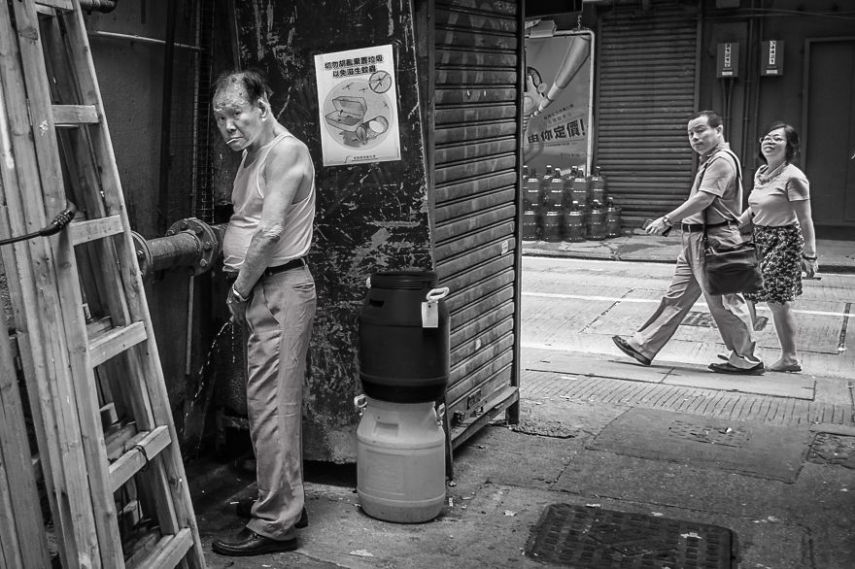 O espanhol Miguelitor tenta capturar as expressões e os sentimentos das pessoas através de fotos feitas sem aviso