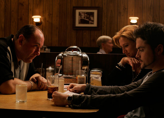O restaurante onde se passam famosas cenas da série existe e é o Holsten’s Brookdale Confectionaery Ice Cream Parlor, que fica em Bloomfield, Nova Jersey. Quando o ator James Gandolfini morreu em 2013, o local deixou a mesa em que ele se sentou para a gravação um mês reservada como homenagem. Atualmente, ela fica fechada apenas aos sábados quando excursões que passam por pontos turísticos da série visitam o local. Nos outros dias, ela é usada normalmente