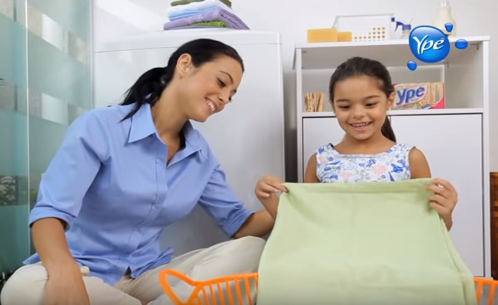 Nos comerciais dos produtos Ypê, somente mulheres aparecem fazendo tarefas domésticas.