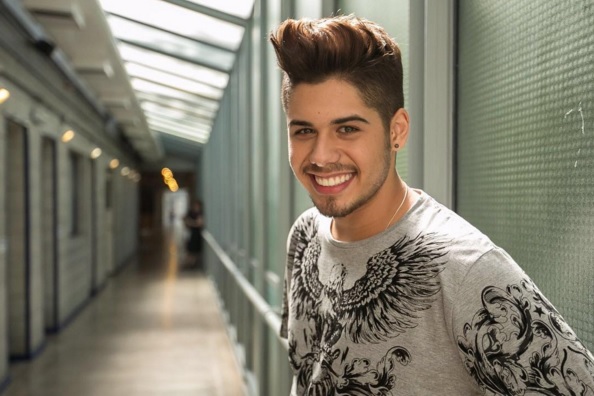 Zé Felipe é cantor sertanejo, assim como o pai Leonardo.