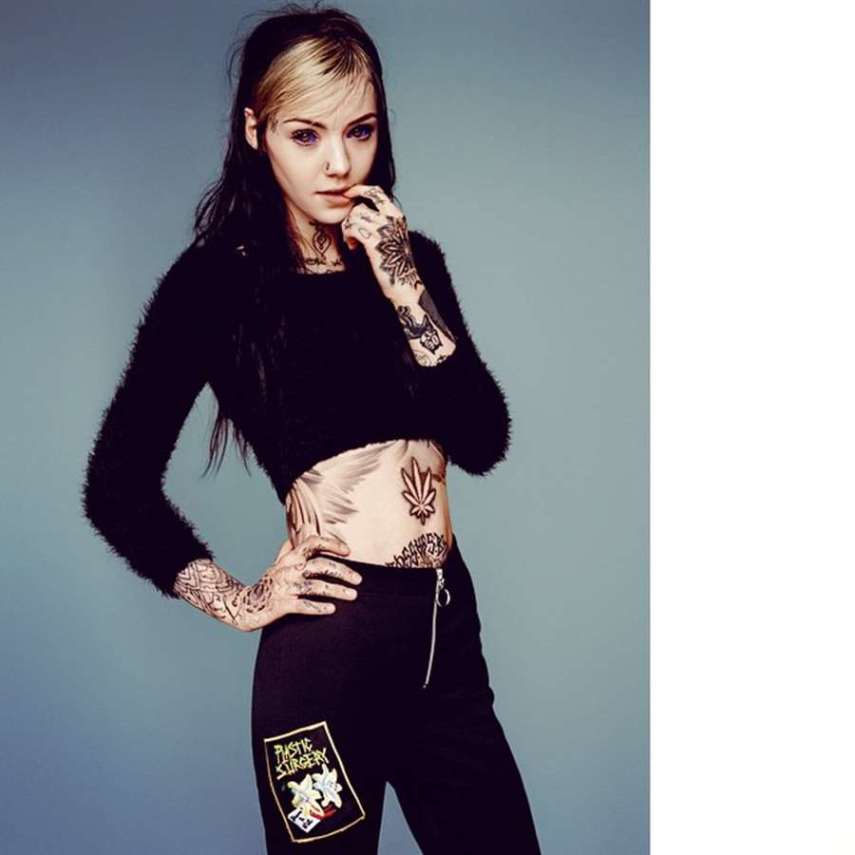 Grace Neutral tem 26 anos e vem conquistando mais seguidores nas redes sociais a cada dia que passa. A tatuadora e modelo inglesa, que é adepta de modificações corporais, já fez diversos procedimentos para ficar parecida, segundo ela, com um duende.