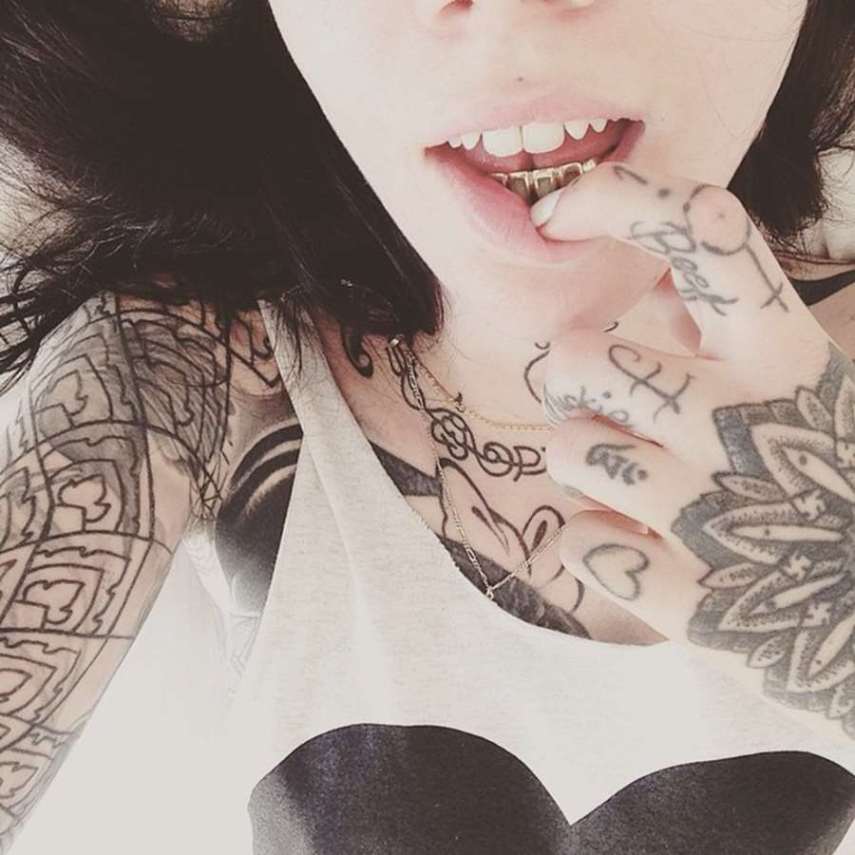 Grace Neutral tem 26 anos e vem conquistando mais seguidores nas redes sociais a cada dia que passa. A tatuadora e modelo inglesa, que é adepta de modificações corporais, já fez diversos procedimentos para ficar parecida, segundo ela, com um duende.