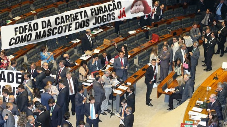A internet foi abaixo durante a votação pela abertura do processo de impeachment contra a presidente Dilma Rousseff. 