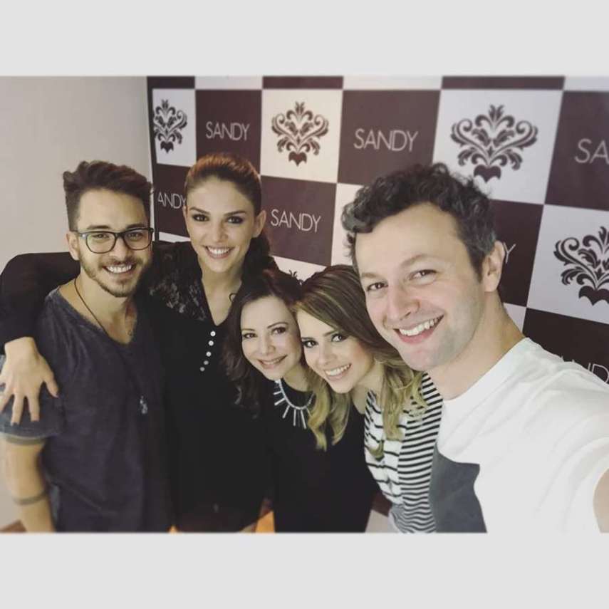 Noely é sogra da modelo Mônica Benini, esposa de Júnior, e do músico Lucas Lima, marido de Sandy.