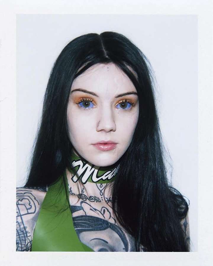 Grace Neutral tem 26 anos e vem conquistando mais seguidores nas redes sociais a cada dia que passa. A tatuadora e modelo inglesa, que é adepta de modificações corporais, já fez diversos procedimentos para ficar parecida, segundo ela, com um duende.