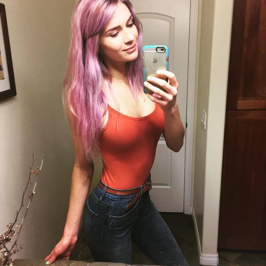As meninas gamers estão cada vez mais presentes no mundo geek. Que diga LegendaryLea, que aos 26 anos acabou de bater a marca de 30 milhões de visualizações no Twitch e mais 20 milhões no YouTube. Formada em psicologia, acabou encontrando nos games uma carreira totalmente diferente da sua formação.
