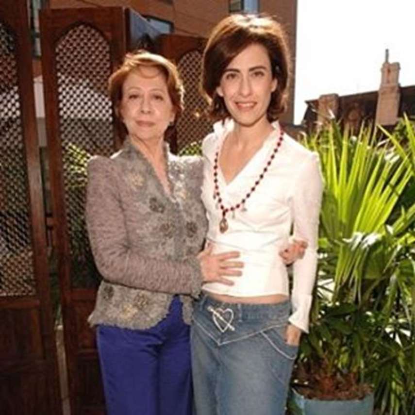 Fernanda Montenegro, mãe da também atriz Fernanda Torres, é sogra do cineasta Andrucha Waddington.