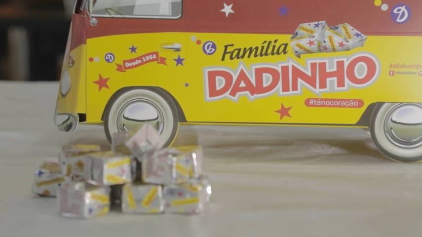 Aproveitamos uma manhã faminta na redação do Virgula para experimentar os novos produtos da linha Dadinho, que, além do Cremoso, também contam com o Wafer Dadinho e Bombom Wafer Dadinho.