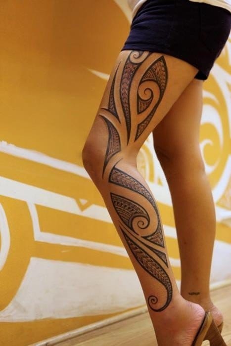 Leg sleeve: cobrir a perna com uma tatuagem enorme ou várias pequenininhas que formam um grande desenho. Tem coragem?