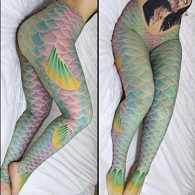 Leg sleeve: cobrir a perna com uma tatuagem enorme ou várias pequenininhas que formam um grande desenho. Tem coragem?